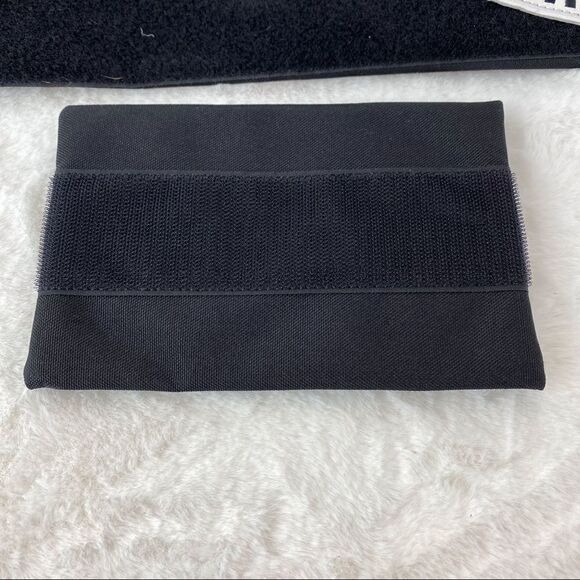 Innisfree x Heidenei Black Cosmetic Travel Bag - Picture 2 of 11